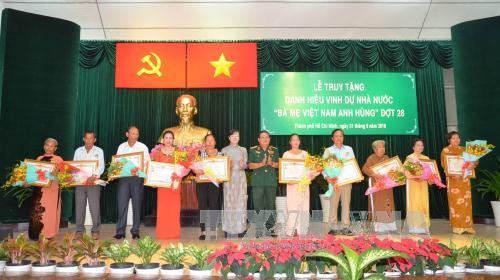 Tổ chức lễ truy tặng danh hiệu vinh dự Nhà nước cho 230 Bà mẹ Việt Nam Anh hùng - ảnh 1